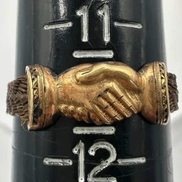 Antique Victorian 1870s solid 10kt gold Fede clasped hands woven hair ring 11.5 - Picture 7 of 8